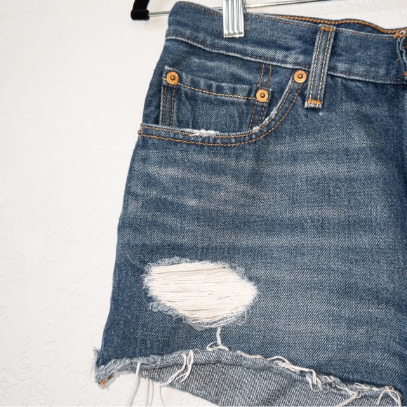 Levi’s 501 Blue Distressed Cut Off Denim High Rise Shorts Size 26 - Picture 2 of 8